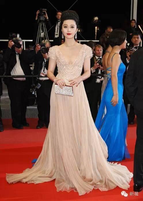 明星网红走红毯素材视频,明星网红走红毯瞬间，华丽转身引关注